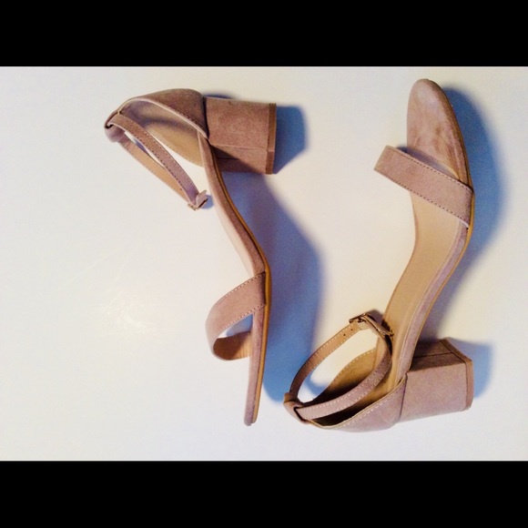 ElElax Nude Suede Heels, Size 9 - Picture 3 of 10